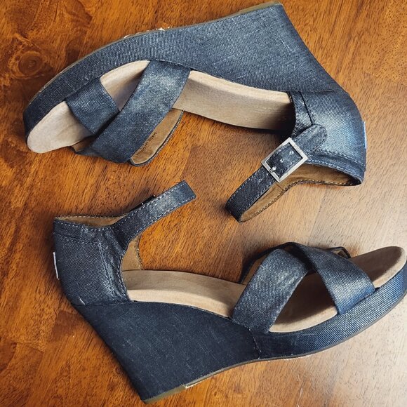 TOMS ~ Sz 8.5W ~ Denim Wedge Sandals ~ Excellent Condition - Picture 1 of 9